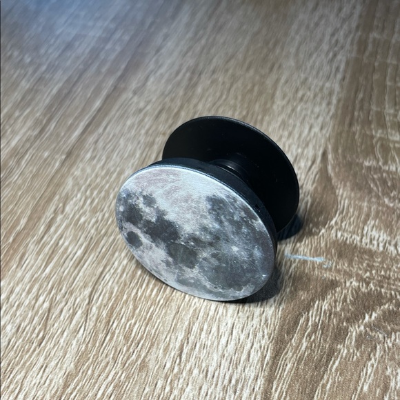 2/20π₯ PopSocket - Lunar